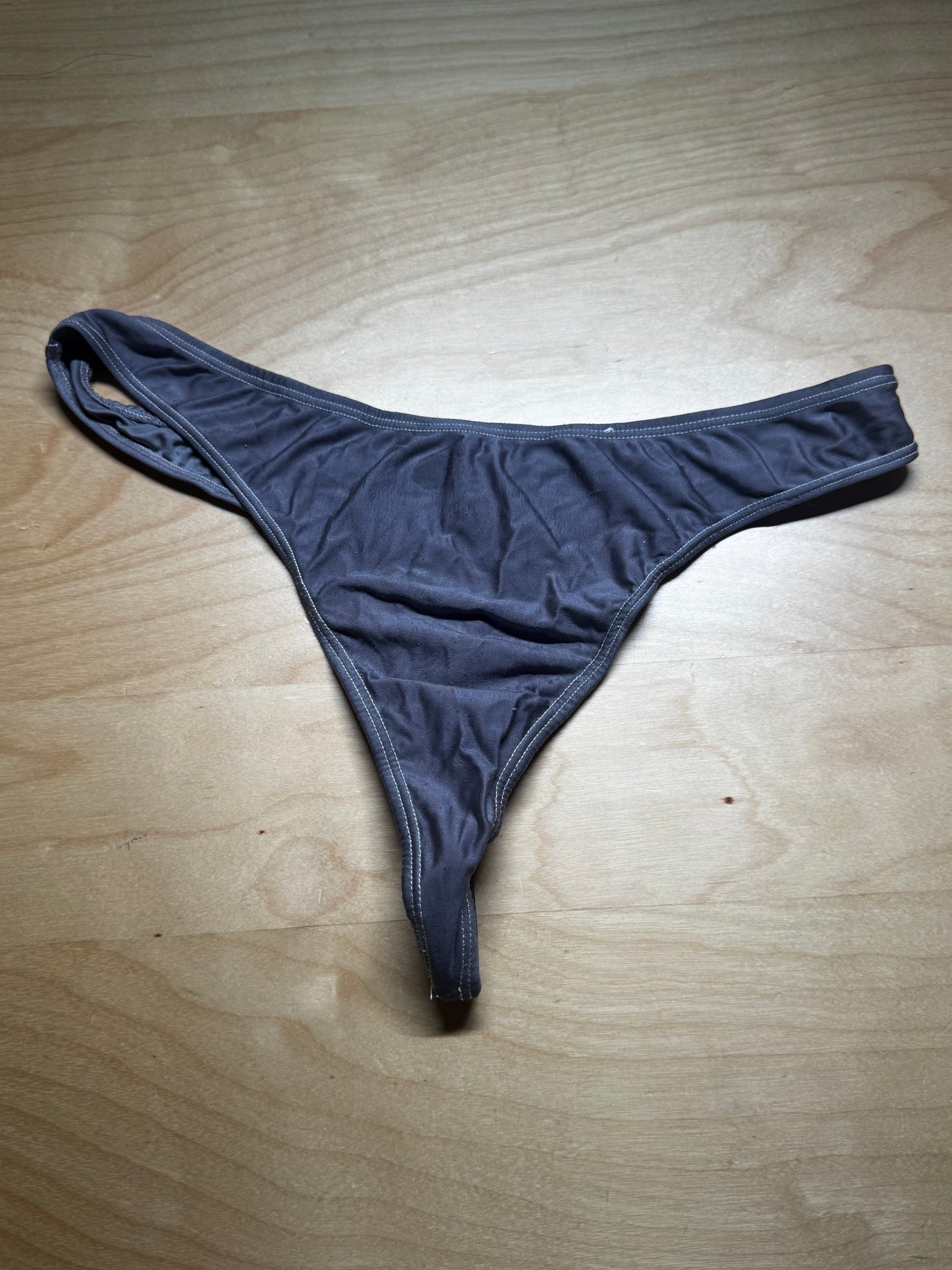 Grå truse brukt i 3 døgn