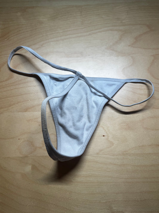 Hvit g-streng brukt i 2 dager